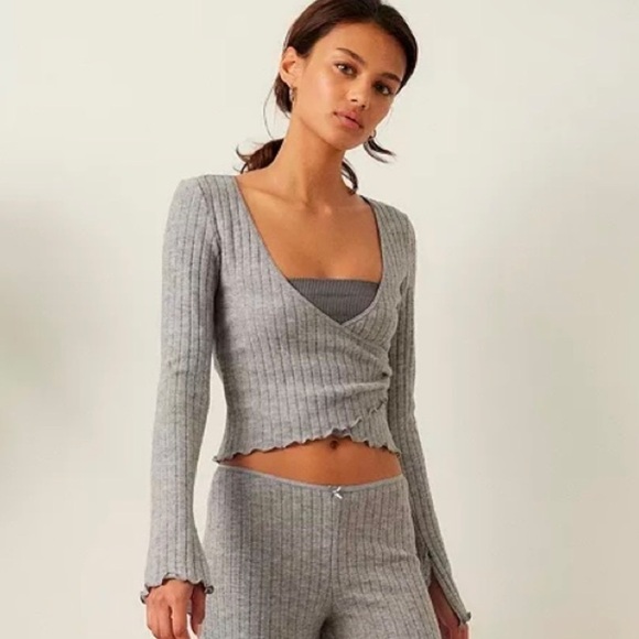 NWOT Urban Outfitter Lila Long Sleeve Cropped Lounge Top Gray size Medium - Picture 1 of 8